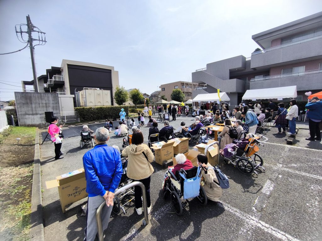 ステージプログラムの様子です
天気に恵まれ。
近隣の皆様も多数来場されました。
